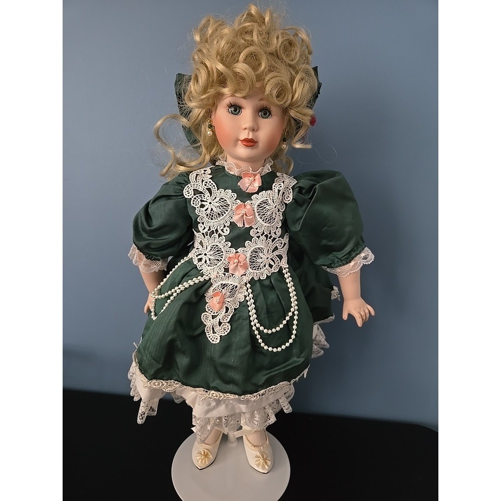 Franklin‎ Mint Heirloom Musical Porcelain Doll 19" Green Dress